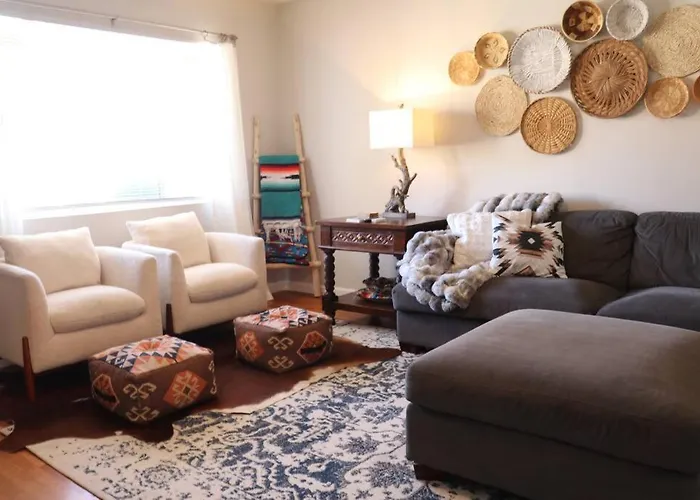 Cowboy Den-Hot Tub-Game Room-Pet Friendly-No Pet Fees!