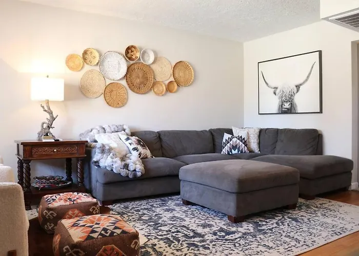 Cowboy Den-Hot Tub-Game Room-Pet Friendly-No Pet Fees!