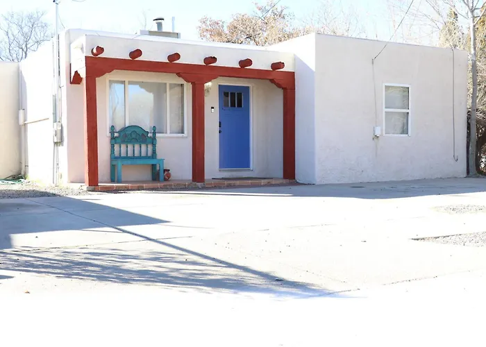 Cowboy Den-Hot Tub-Game Room-Pet Friendly-No Pet Fees!